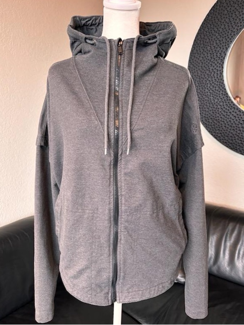 FREE PEOPLE DARK GRAY HOODED ZIP UP WITH POCKETS AND THUMBHOLES!
size small